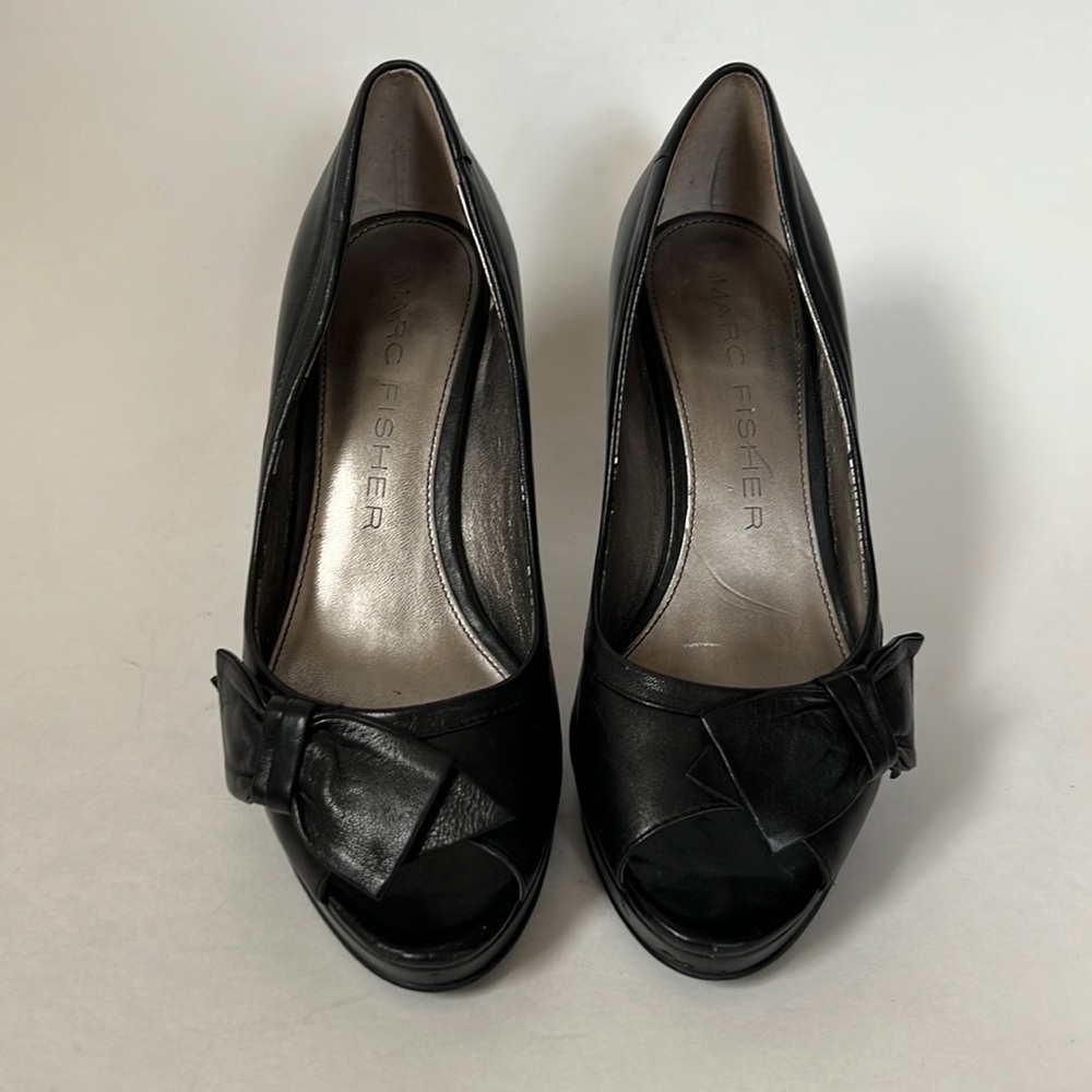 Marc Fisher open toe shoes. Size 6